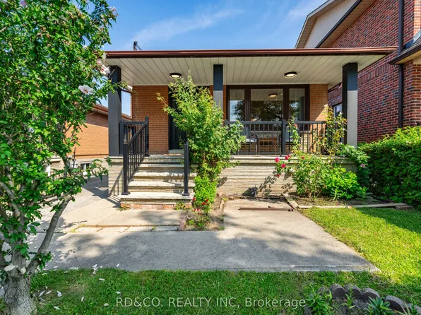 98 Hay Ave, Toronto, ON M8Z 1G4