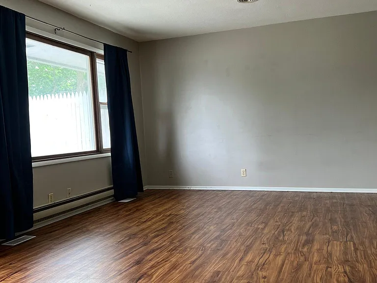 1301 Hill St — Photo 4