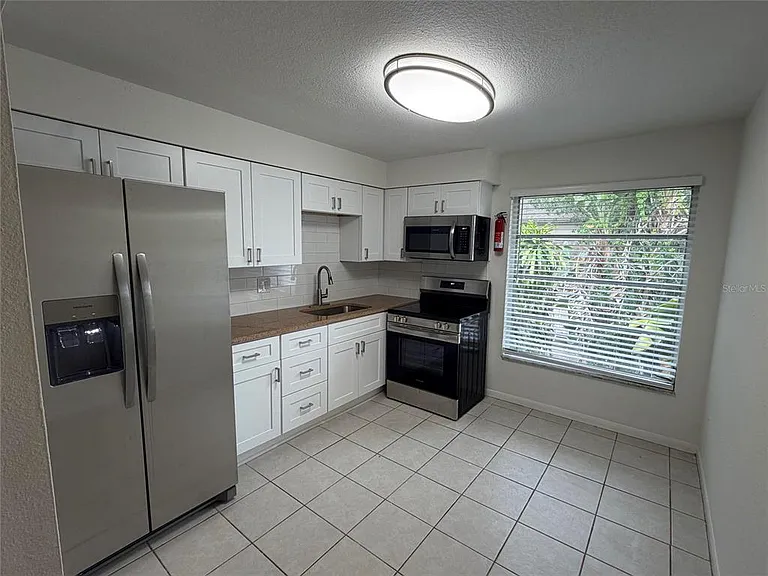 460 Beltrees St — Photo 3
