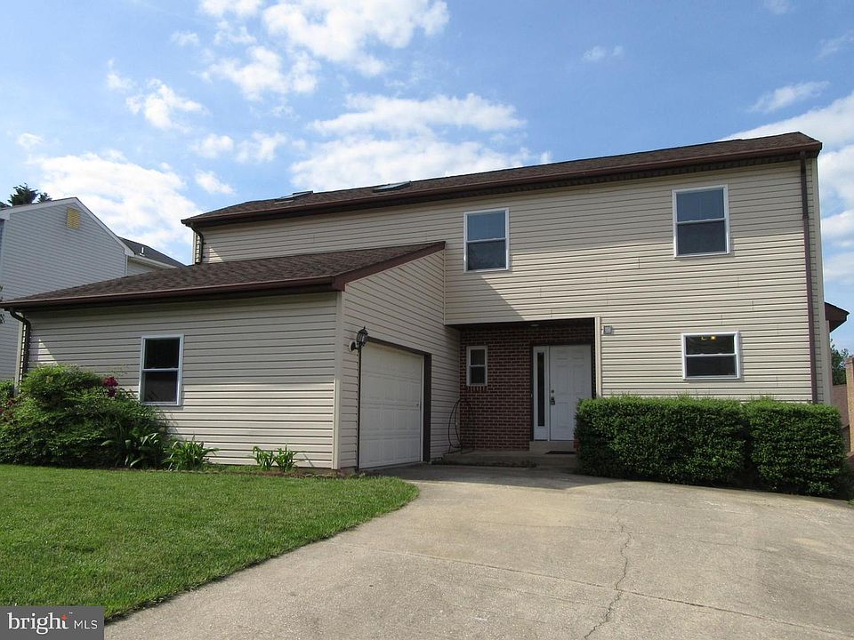 1st image of 16 Coach Hill Dr