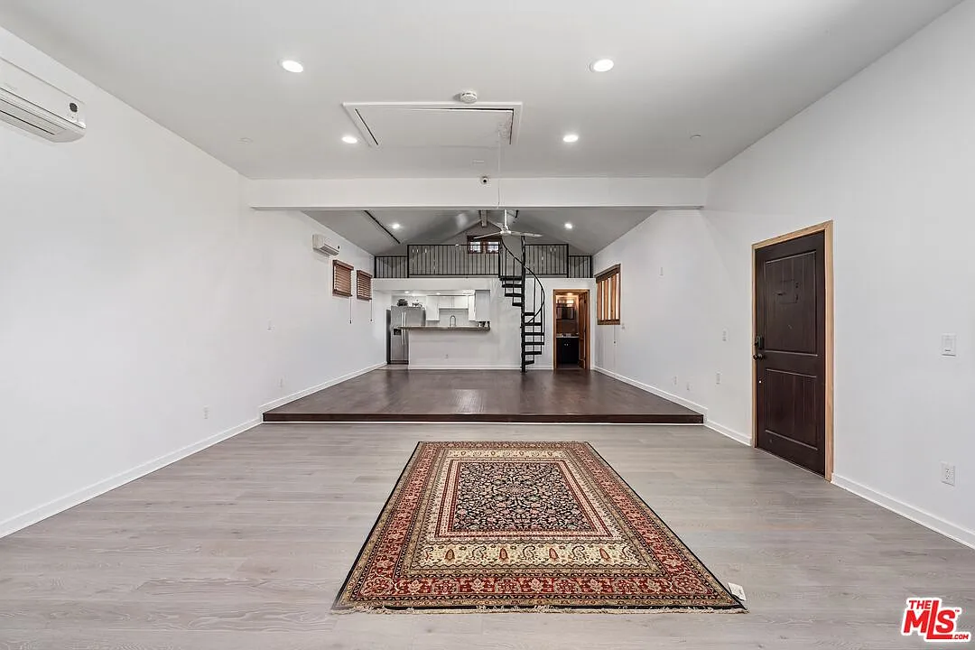 1 bed, 1.0 bath, 904 sqft, $2,950 — Photo 3