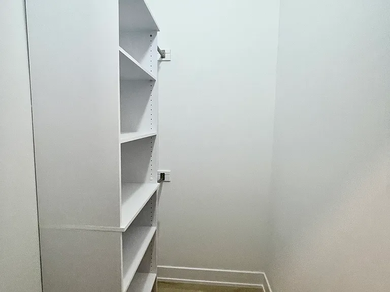 2158 W 18th St #2 — Photo 5