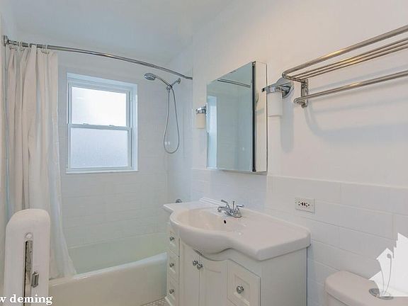 3rd image of 509 W Deming Pl #1014