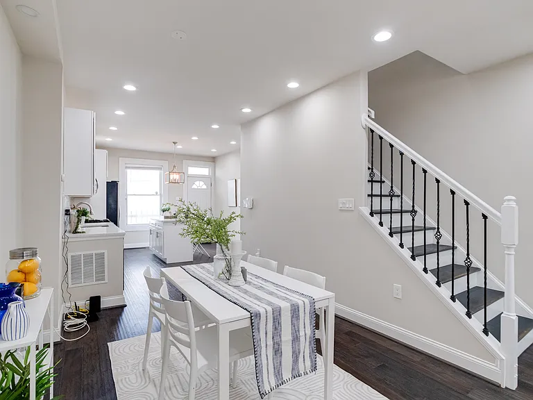 442 N Linwood Ave — Photo 6