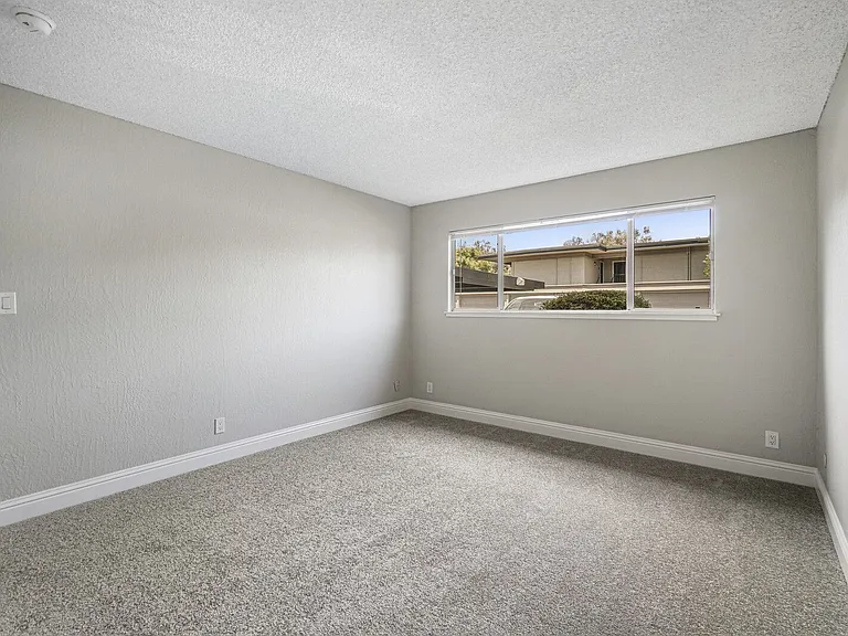 Glenmoor Green Apartments — Photo 27