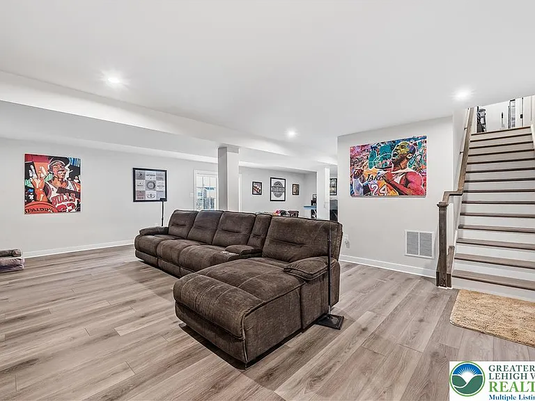 817 Hendon Ln N — Photo 29