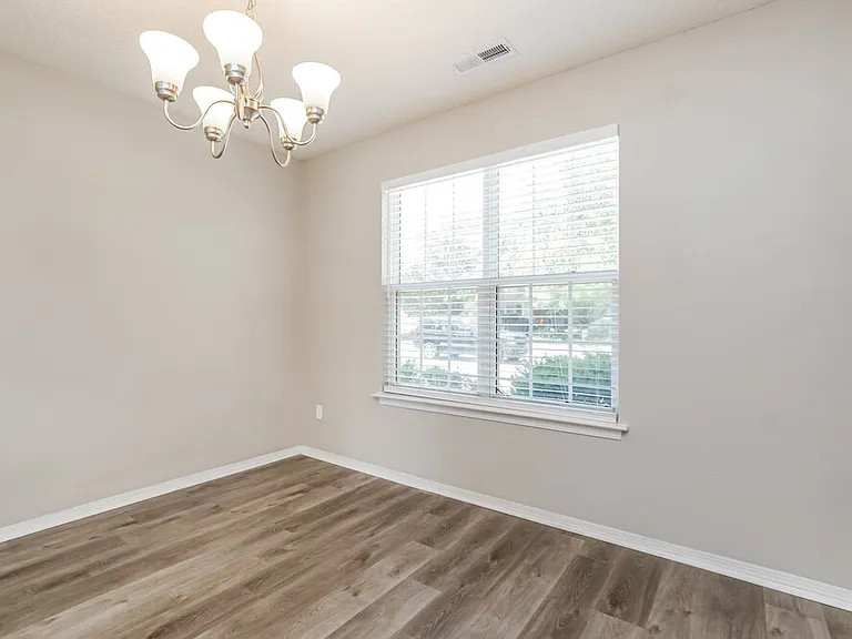 1024 Penncross Dr — Photo 6