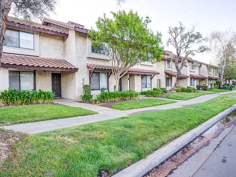 Riverwoods Apartments — Photo 6
