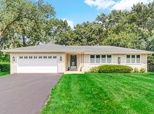 9S711 William Dr, Burr Ridge, IL 60527