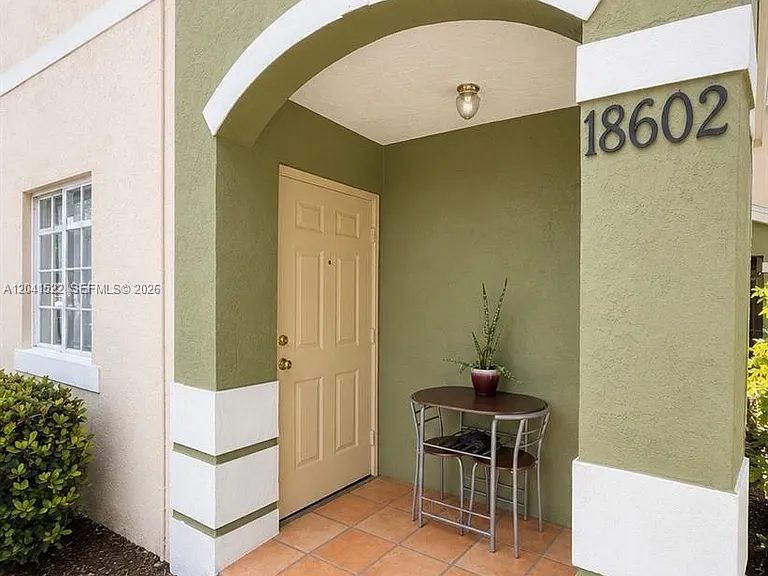 18602 SW 100th Ave #18602 — Photo 1