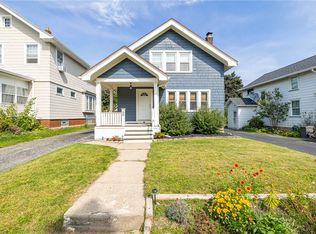 30 Falstaff Rd, Rochester, NY 14609