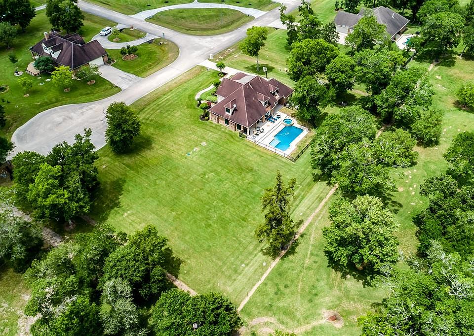 1st image of 203 Shady Bend Ct