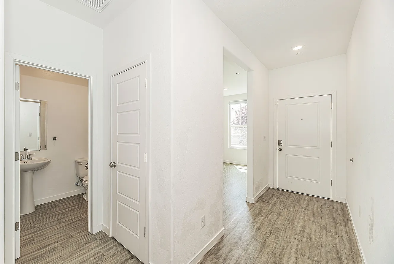 5 bed, 3403 sqft, $3,500 — Photo 1
