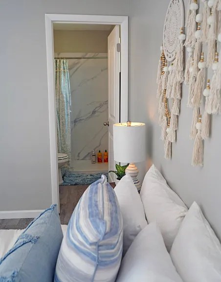115 E Yonge St — Photo 1