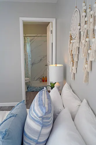 115 E Yonge St Photo 1