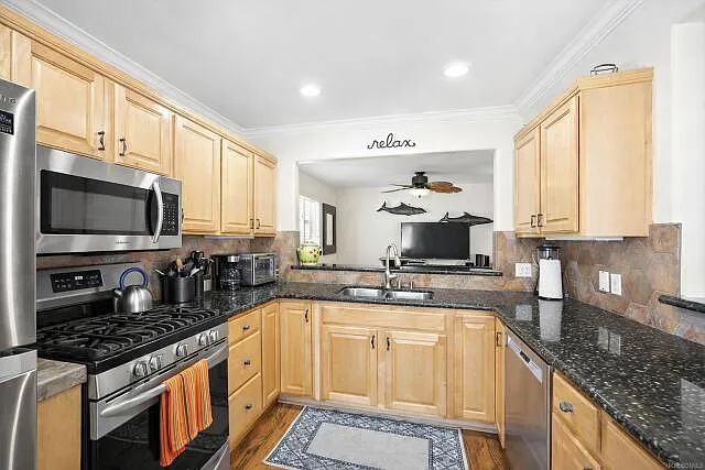 3 bed, 1343 sqft, $9,000 — Photo 1
