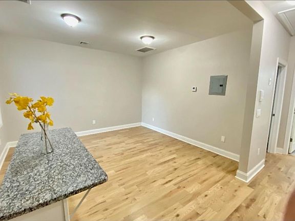 3rd image of 399 Lincoln Ave #2