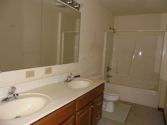 5th image of 600 W County Road 400 S