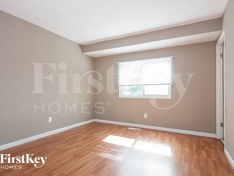 9553 Winkler Dr — Photo 10