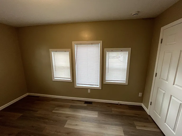 425 Paul Ave — Photo 33