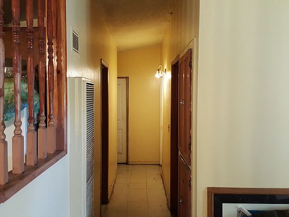 5th image of 713 E Pomona St