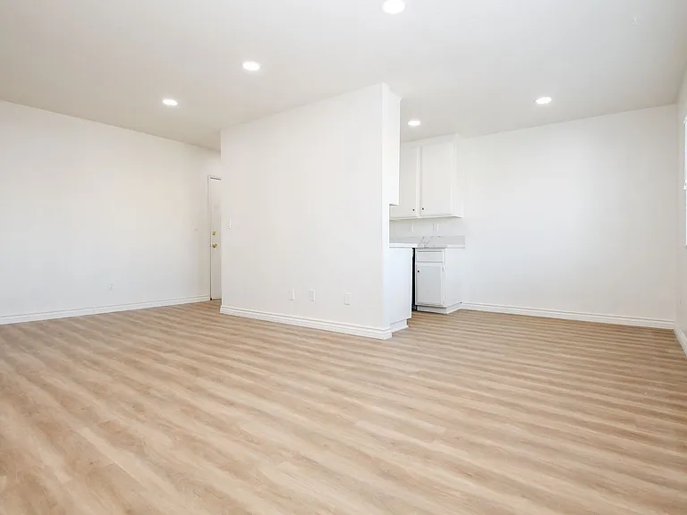 6745 Coldwater Canyon Ave — Photo 11