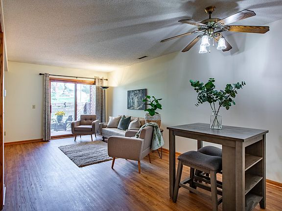 4th image of 2759 Charles Ct NW