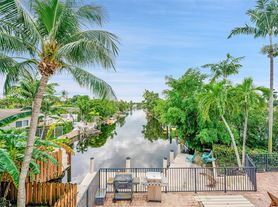 410 SW 15th St