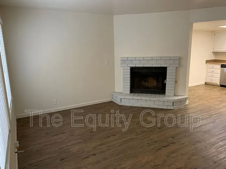 3912 W Meadow Ave — Photo 6