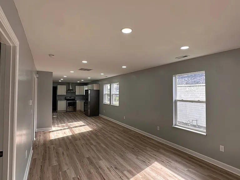 1107 E Mulberry St — Photo 5