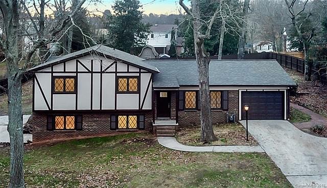 1st image of 400 Birch Circle Dr