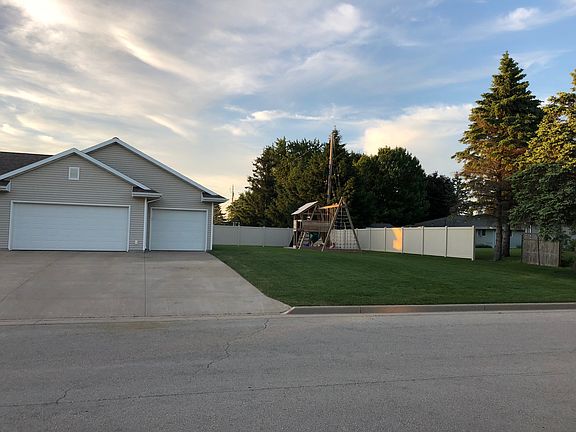 3rd image of 117 Honeysuckle Dr