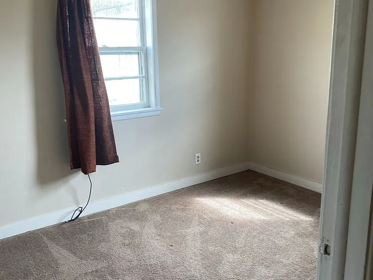 423 E Saint Patrick St — Photo 4