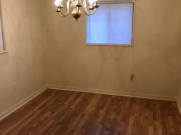 2nd image of 3049 Lakewood Dr