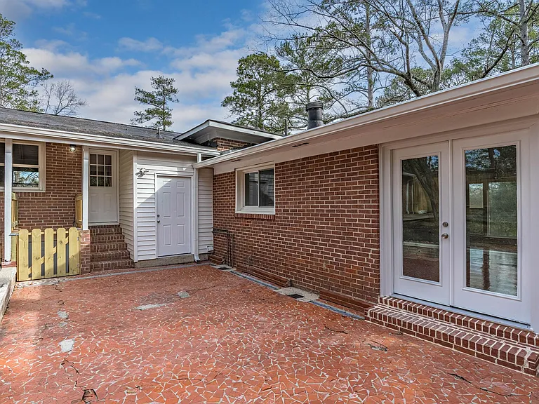 1537 Brennen Rd — Photo 31