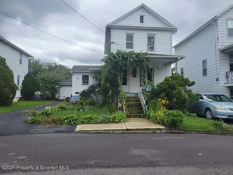 315 Smith St photo 1