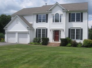 7 Washington Ln, Hopkinton, MA 01748