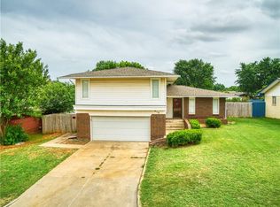 410 NE 20th St, Moore, OK 73160