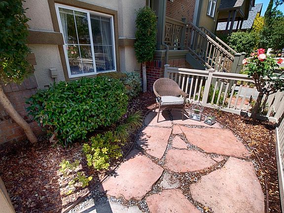 4th image of 71 Glenmead Ct