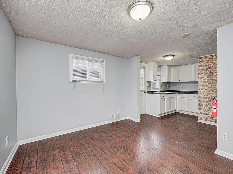 3232 S Emerson Ave #4 — Photo 3