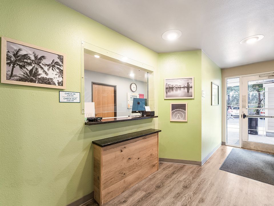 Lobby and Guest Check-in