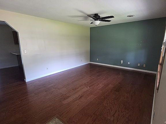 2nd image of 121 Myers St