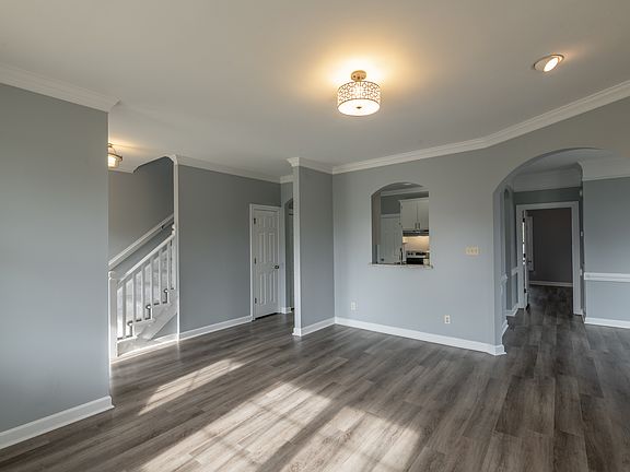 4th image of 833 Binker Dr