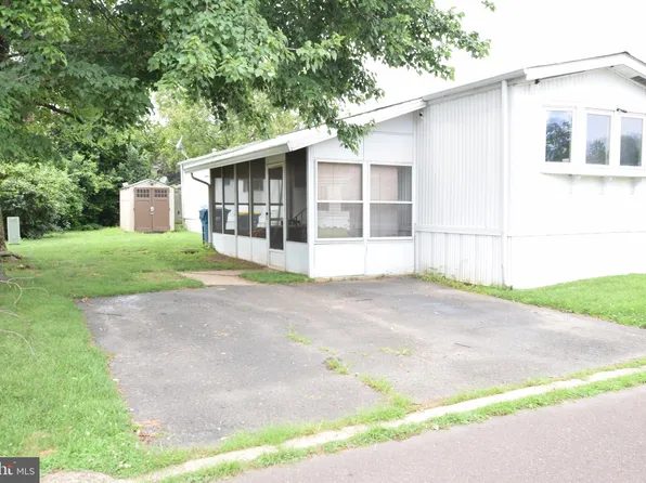 8201 Wharton Dr, Morrisville, PA 19067