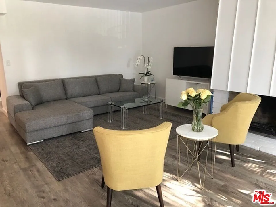 3 bed, 2.0 bath, 1750 sqft, $6,595 — Photo 3