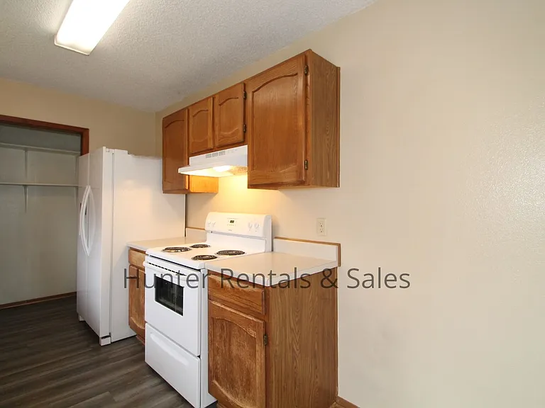 2404 Windmill Dr — Photo 12