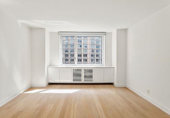 5th image of 301 W 53rd St APT 8G