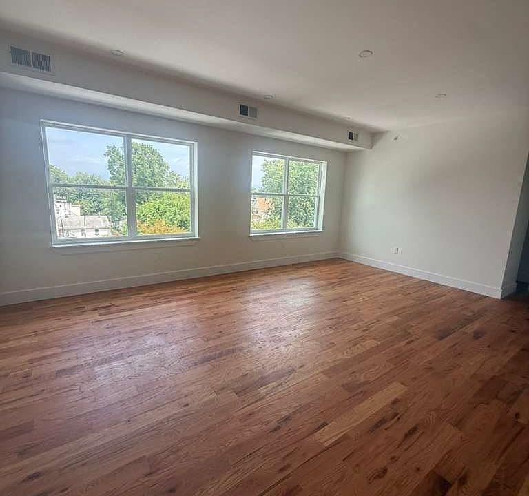1st image of 157-159 Roseville Ave #8