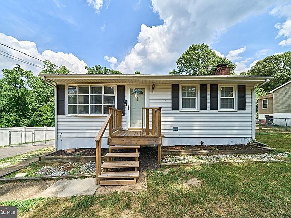 2nd image of 1818 Cedar Dr