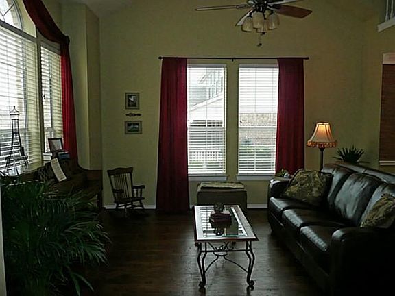 4th image of 1625 Yaggi Dr